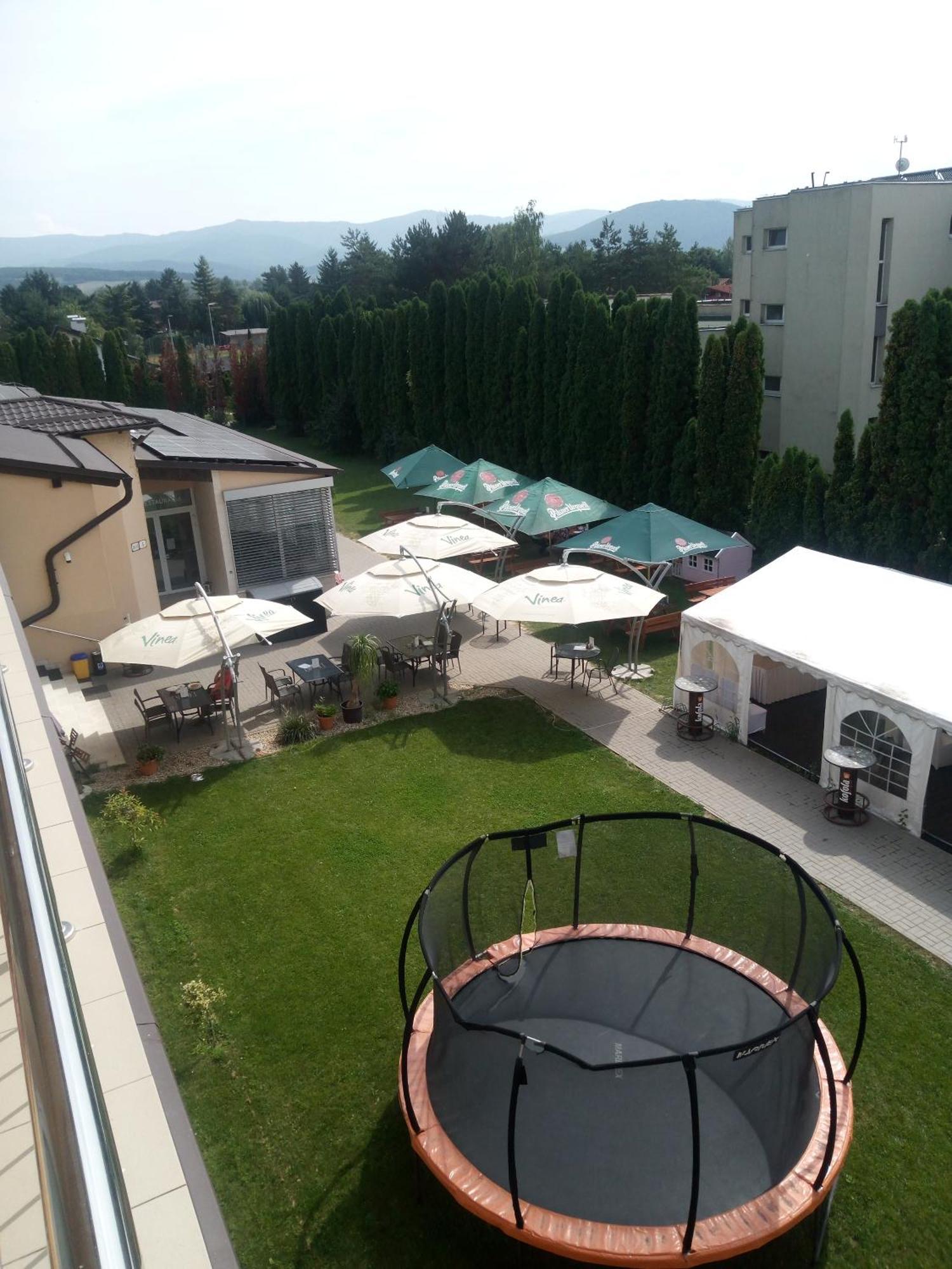 Penzion Adriana Nove Mesto nad Vahom Exterior photo