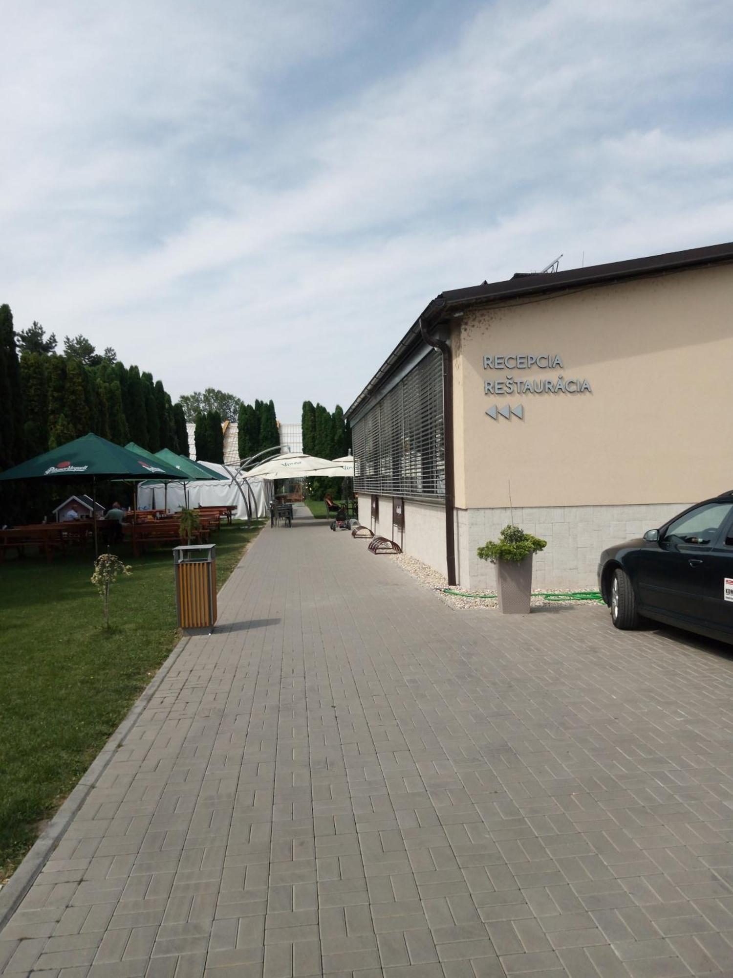 Penzion Adriana Nove Mesto nad Vahom Exterior photo