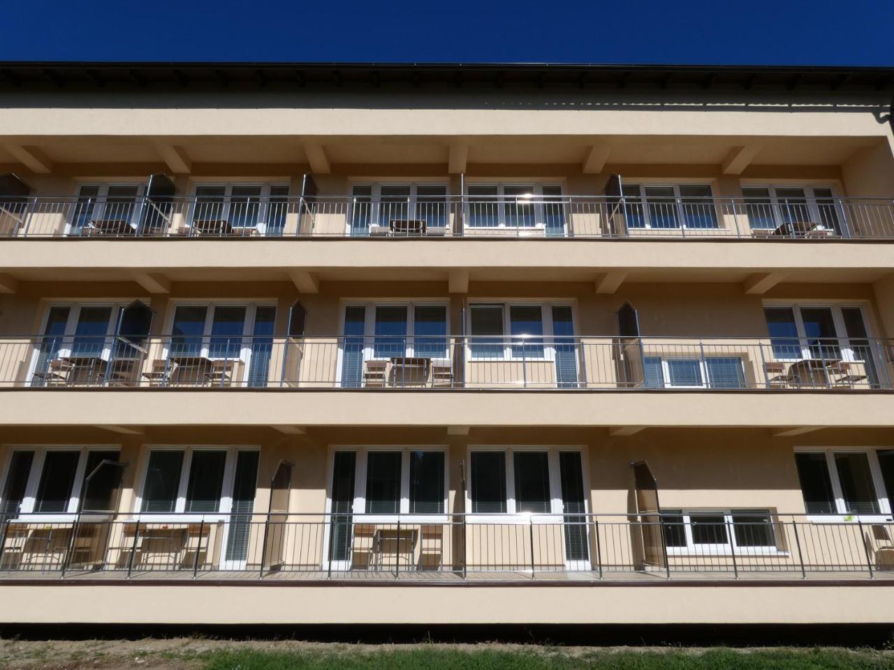 Penzion Adriana Nove Mesto nad Vahom Exterior photo