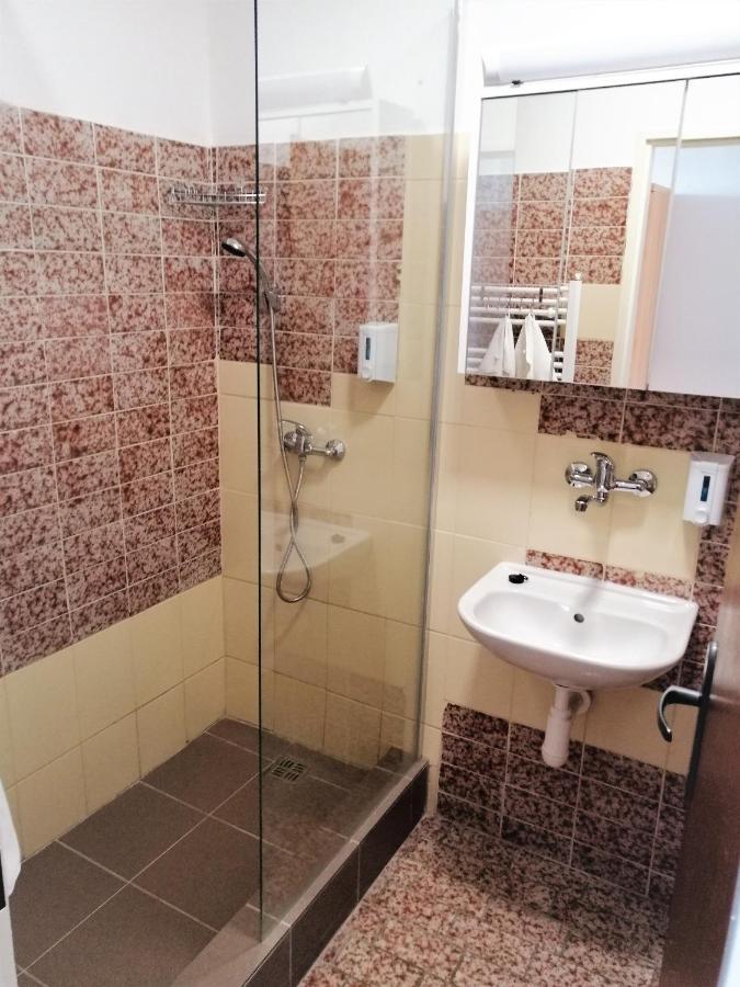 Penzion Adriana Nove Mesto nad Vahom Exterior photo